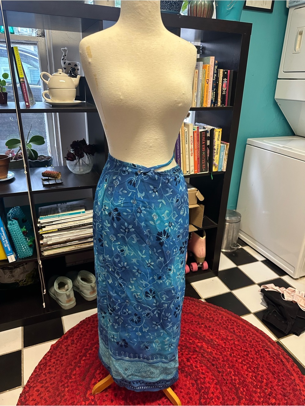 Vintage Casual Corner Blue Floral Maxi Skirt made in Italy